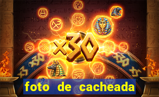 foto de cacheada no espelho